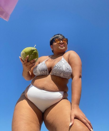 Rizia Cerqueira model art pics