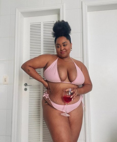 Rizia Cerqueira model pics