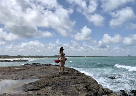 Thais Ferrari star best pics