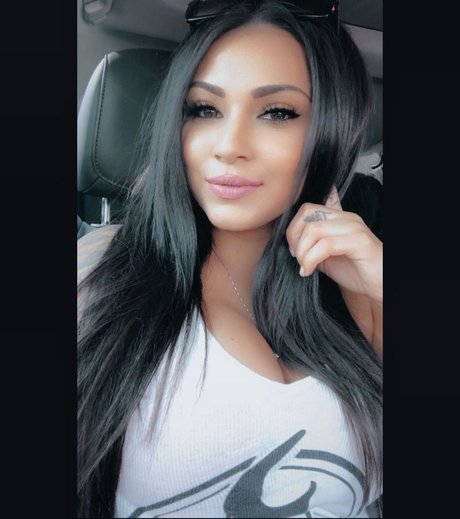 Hustle23hard pretty actress photos