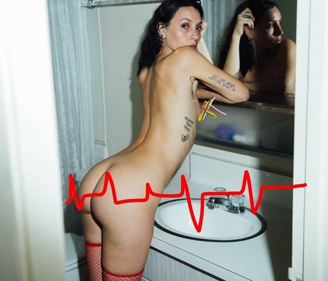 Prettiest please erotic actress image