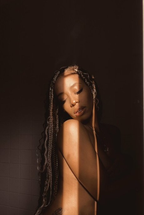 Giana Malise free model image