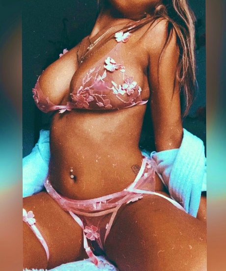 Giana Malise naked model image