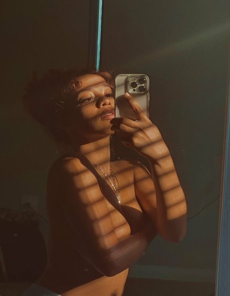 Giana Malise model porn gallery