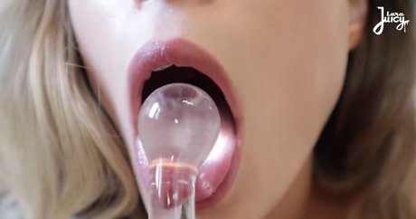 LaraJuicy free actress img