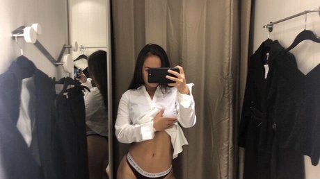 cxurtnee model porn image