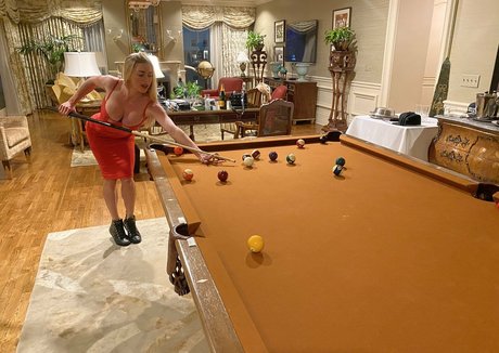 Kari Nautique adult model pic