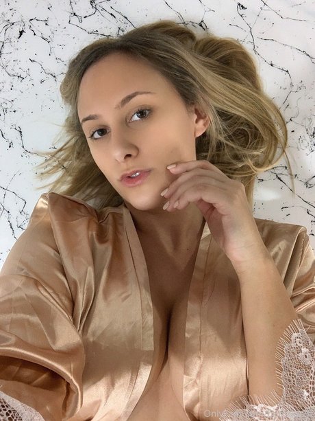 Brianna Booska beautiful star pictures