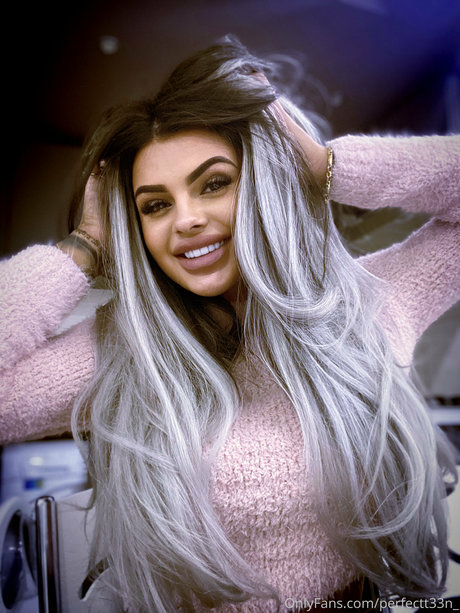 Perfectt33n nude pornstar image