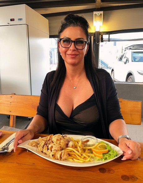 Desyra Noir adult actress images