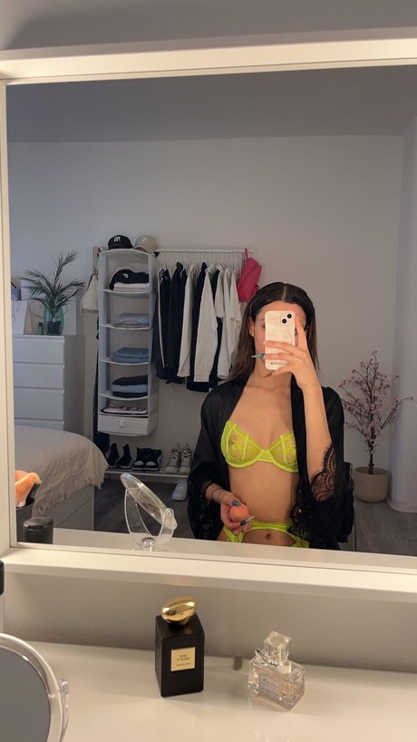 CocoLayth free model pictures