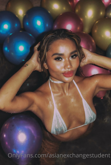 Newbie Asian porn actress pics