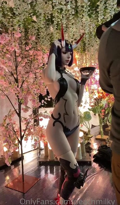 Peach Milky nude star pic