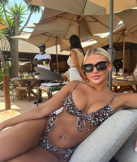 Emma Lonsdale model hot images