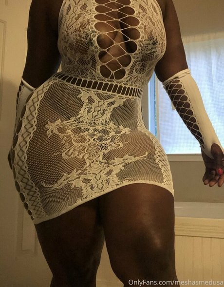 MeshasMedusa star nude photo