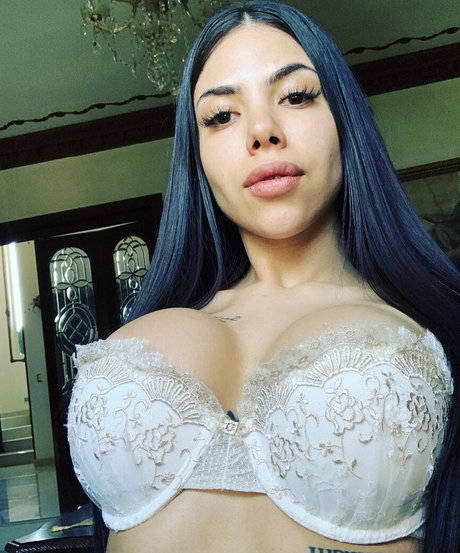 Claudia Guajardo high quality model pics