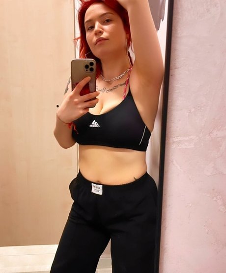 Arzu Ylmaz star erotic images