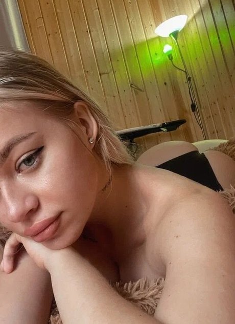 Tweetytwist model hot pictures