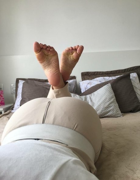 Lyz Feet star xxx pic