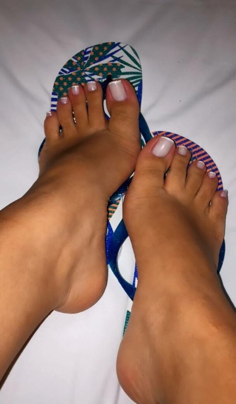 Lyz Feet erotic actress pic