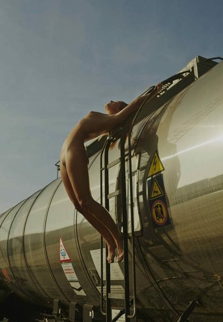 Marisa Papen model top photo