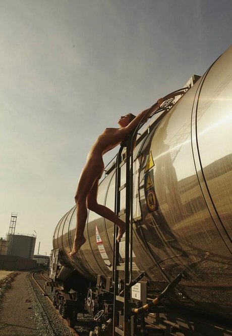 Marisa Papen sexy model photos