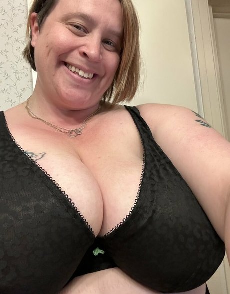 Juicy June model best photo