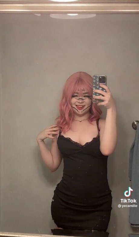 Yecamille naked pornstar pic