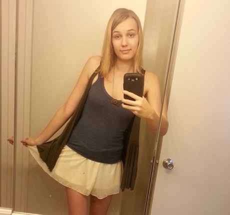 softlygaloshes model naked image