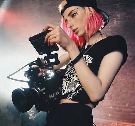 Rocken Rollia star nudes images