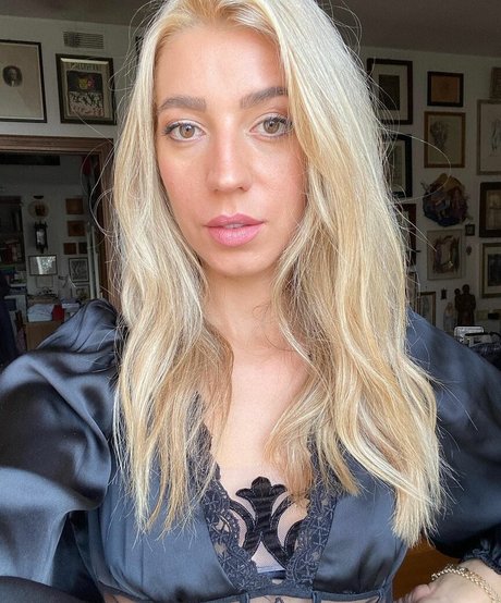 Ely Biella pornstar sexy galleries