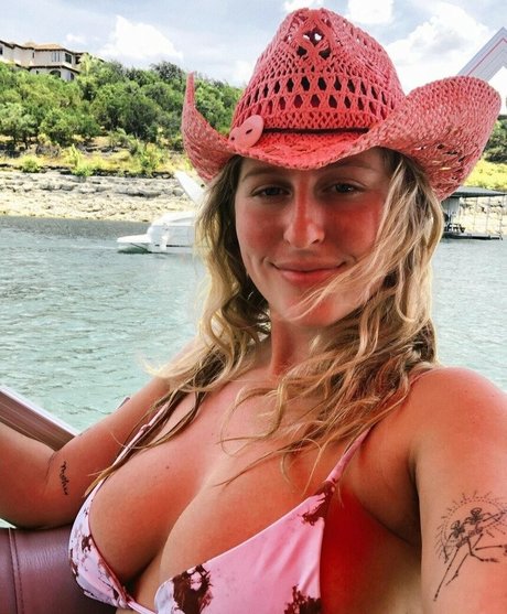 Camillekrahn_ Profile pic