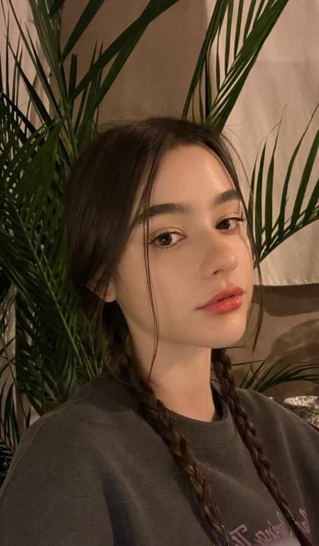 Dasha Tarab naked model image