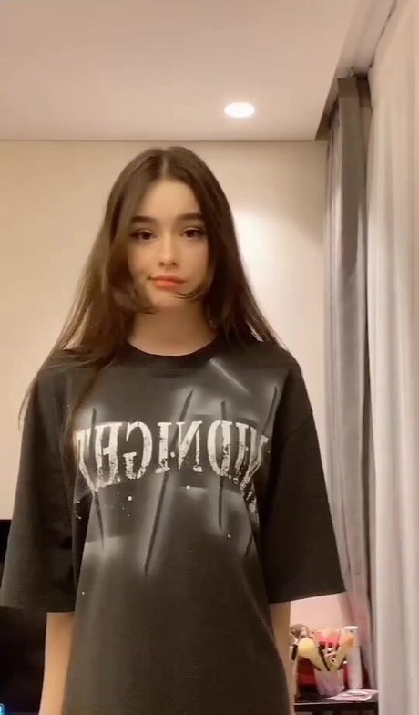 Dasha Tarab nude actress picture