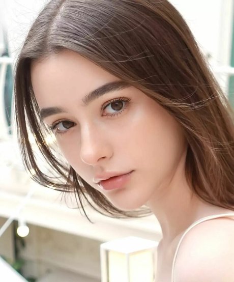 Dasha Tarab beautiful model photo