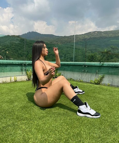 Carlita Silvestre hd model image