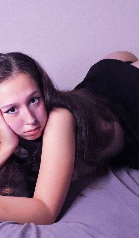 Tsuki Chan art model photos