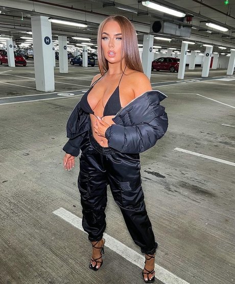 Demi Jones model top img