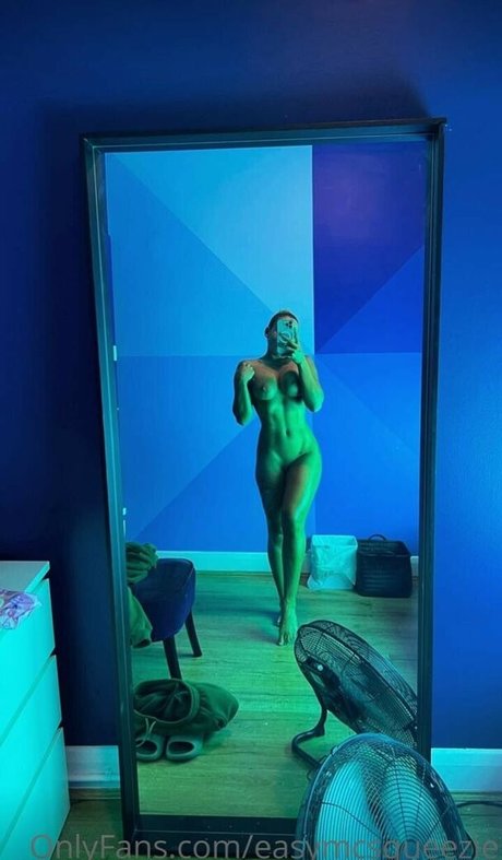 Easymcsqueezie naked actress pictures