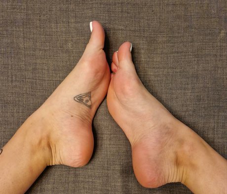 Livie Feet pornstar high quality archive