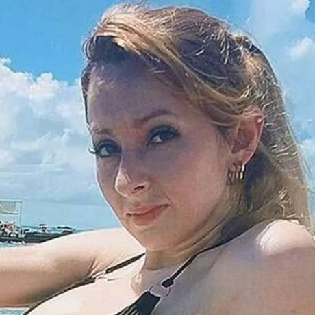 puchyslove model nude pic