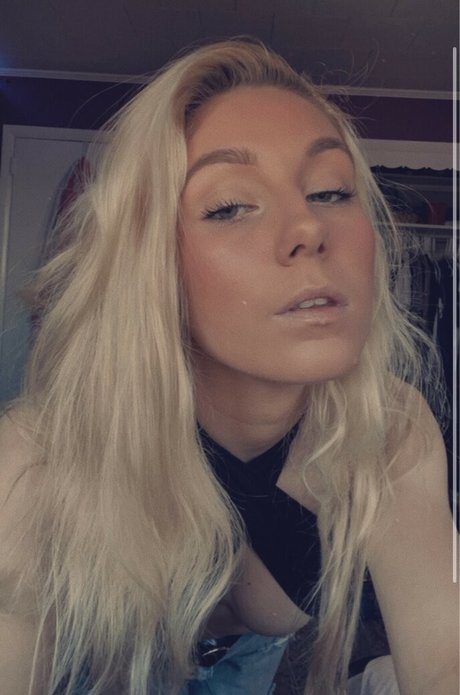 SassySavvi free model gallery