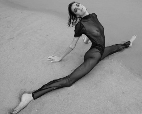 Brooke Deighton star erotic pic