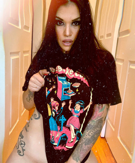 Shaul Guerrero naked star photo