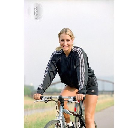 Sarah Connor model perfect photo