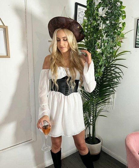 Ellierose Kelly sexy actress gallery