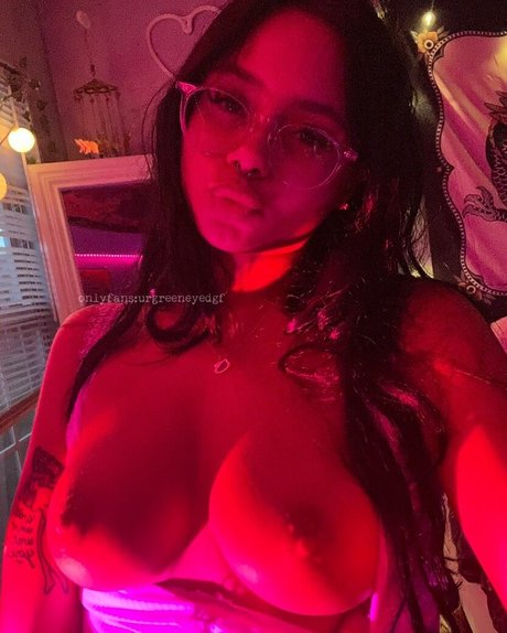 urgreeneyedgf model hd picture