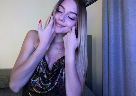 Maryvi pornstar erotic pics