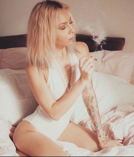 Lil Debbie model perfect pictures