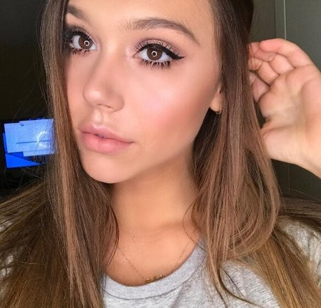 Alexis Rene Glabach sex model photo